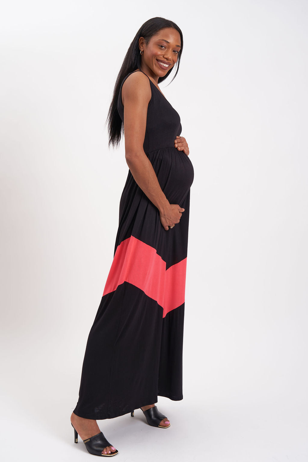 Chevron Printed Maternity Maxi Dress X-Large / Black with Pink Chevron Printed Maternity Maxi Dress X-Large / Black with Pink