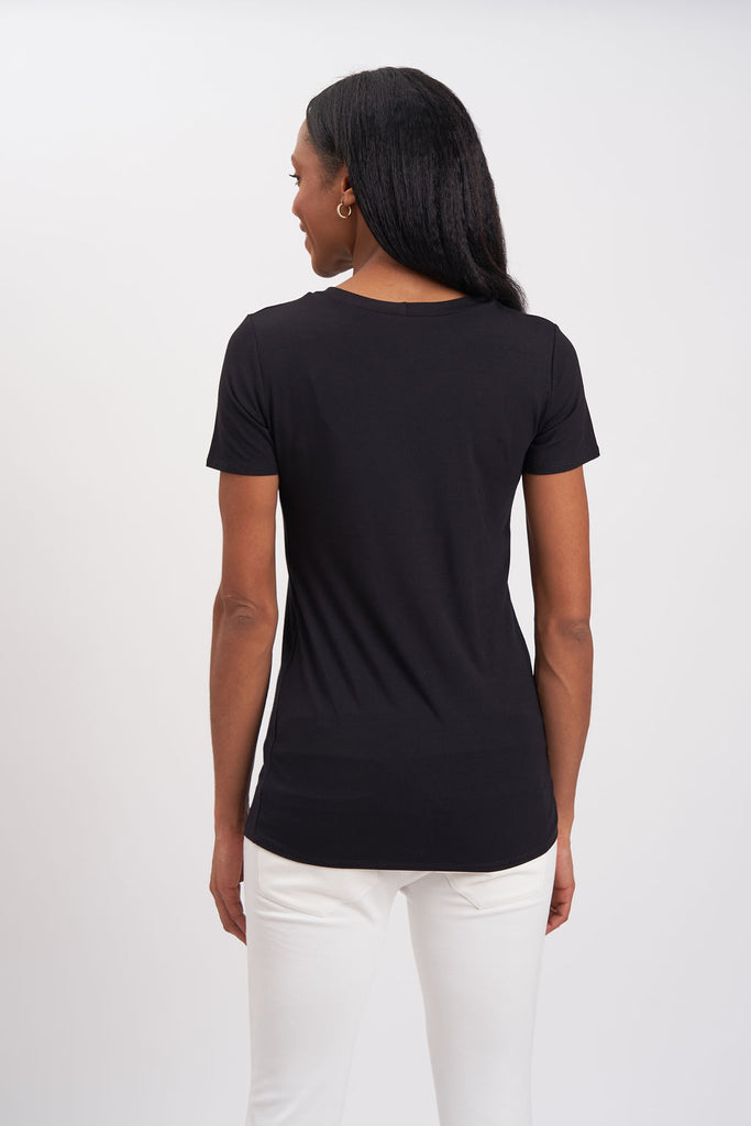 Short-sleeved, round neck plain maternity shirt with side ruching.