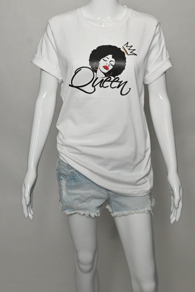 Graphic unisex short-sleeved t-shirt with afro queen graphic.